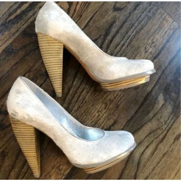 Alice & Olivia Size 5 Miranda Calf Hair Platform Pump Heels Silver White Glam - Picture 8 of 12